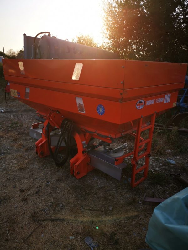 Masina fertilizat Agrex an 2012 Masina fertilizat Agrex an 2012