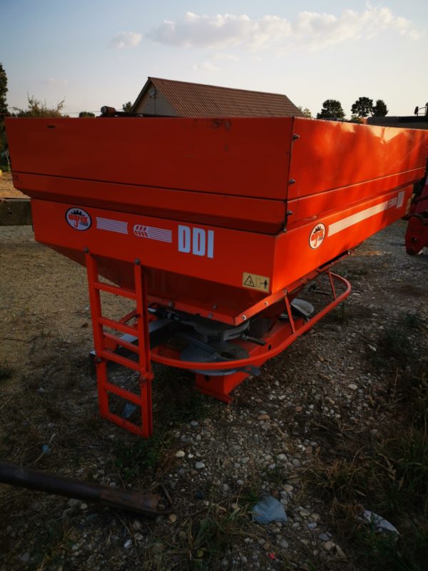 Masina fertilizat Agrex an 2012 Masina fertilizat Agrex an 2012