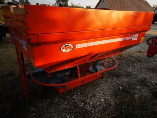 Masina fertilizat Agrex an 2012 Masina fertilizat Agrex an 2012