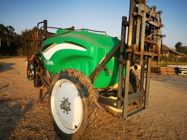 Masina erbicidat Unigreen an 2012 Masina erbicidat Unigreen an 2012