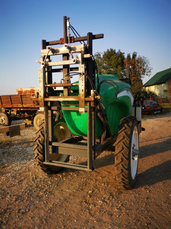 Masina erbicidat Unigreen an 2012 Masina erbicidat Unigreen an 2012