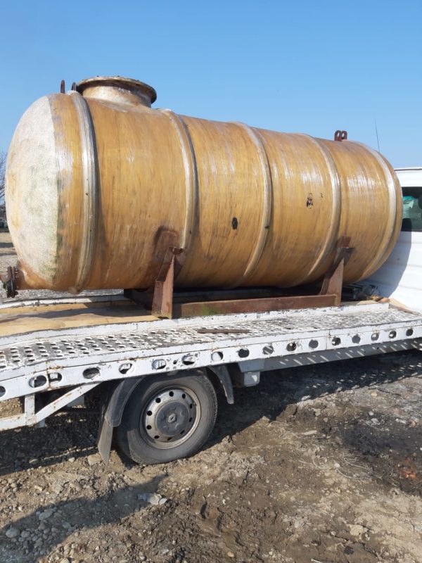 Bazin 8000L cu suport pentru remorca