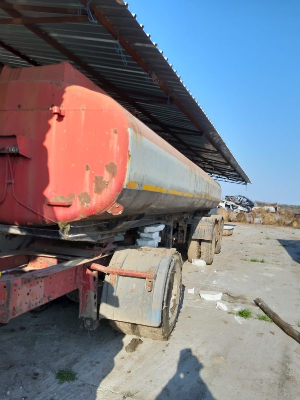 Cisterna cu capacitate rezervor 24000 litri