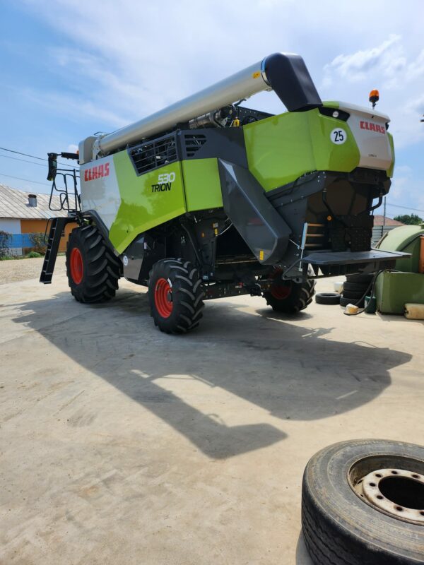 Combina Claas Trion 530 - 1 Combina Claas Trion 530 - 1