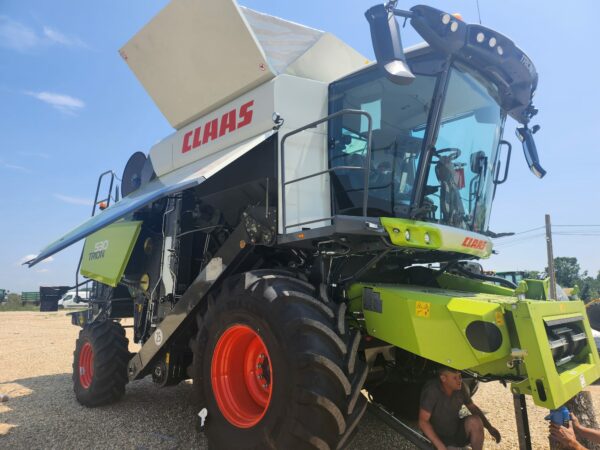 Combina Claas Trion 530 - 3 Combina Claas Trion 530 - 3
