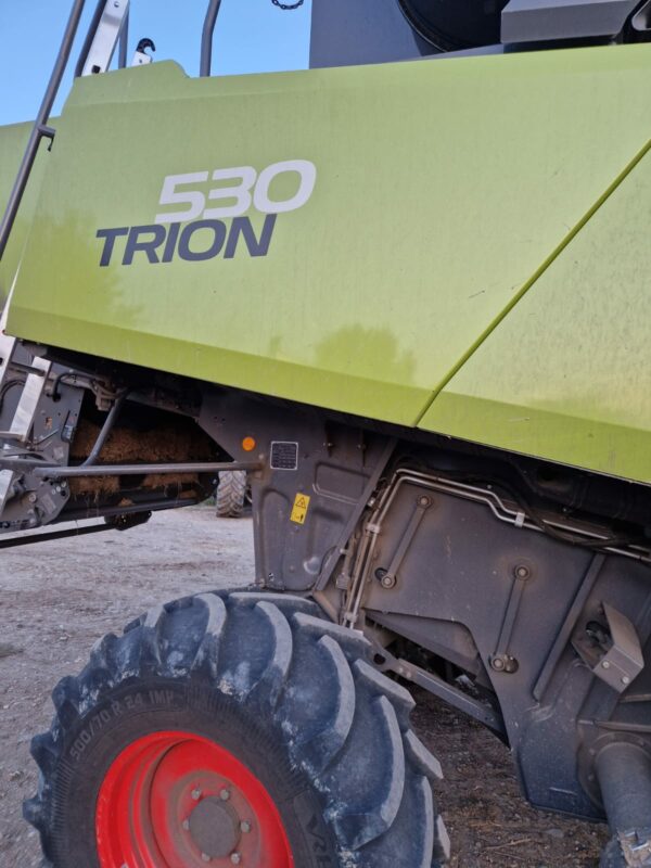 Combina Claas Trion 530 - 9 Combina Claas Trion 530 - 9