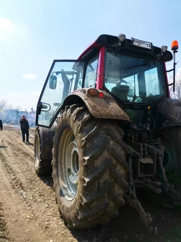 Tractor Valtra T193 an 2015 - 2 Tractor Valtra T193 an 2015 - 2